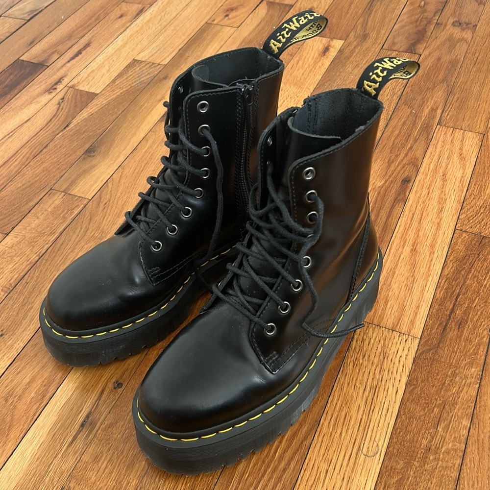 DR. MARTENS Jadon Boot